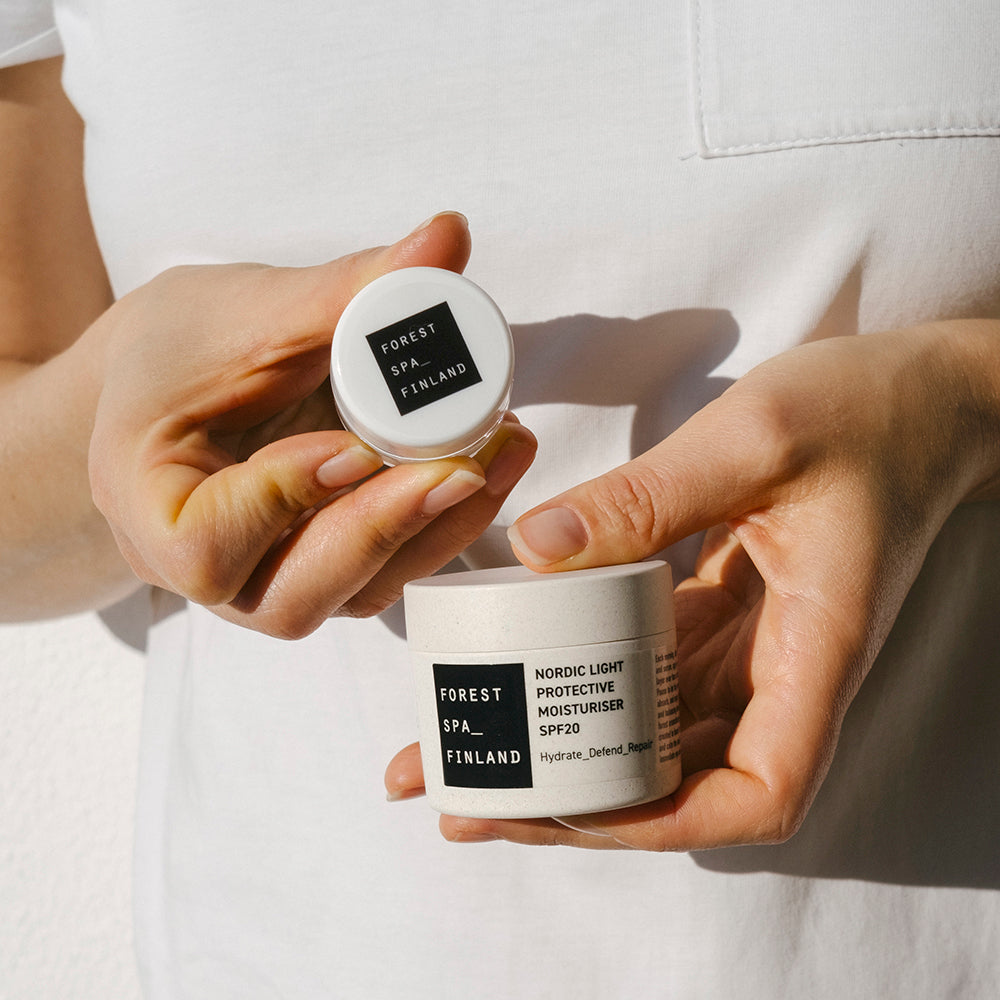 
                  
                    Nordic Light Protective Moisturiser SPF20 deluxe Mini FREE sample
                  
                